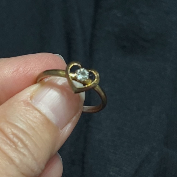 4 gold tone rings - Picture 3 of 9